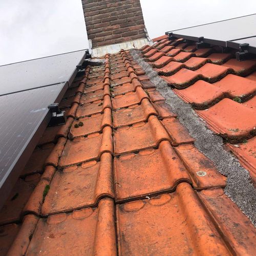 Hellend dak Kerkdriel met oude dakpannen